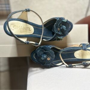 Great Condition! Dress up or go casual. Size 40 or 9